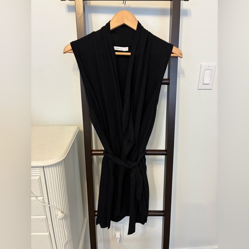 Reitmans Classic Black sleeveless Cardigan/vest. Size Large. Ties at waist